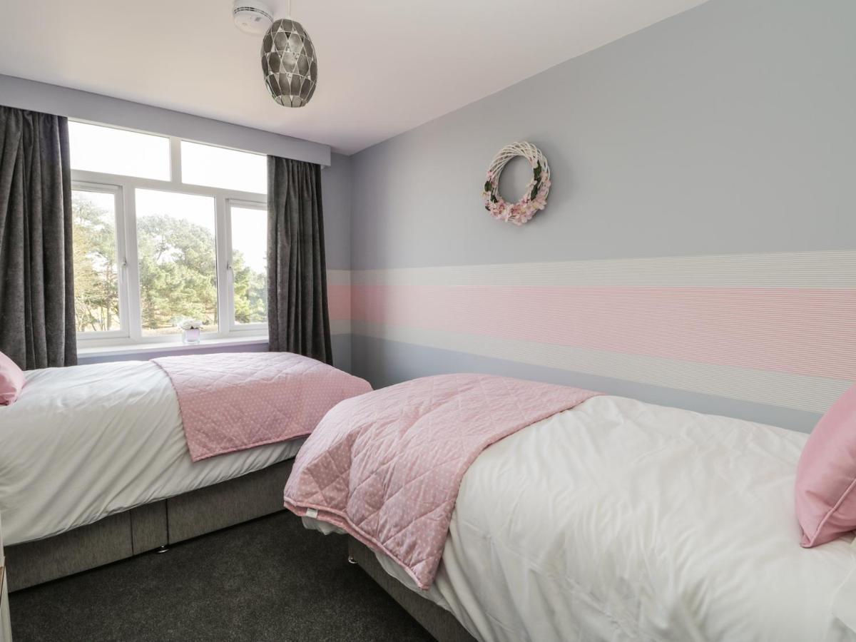 Manor Heath 4 *